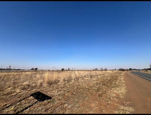 10,881M² VACANT LAND FOR SALE IN HIGHBURY